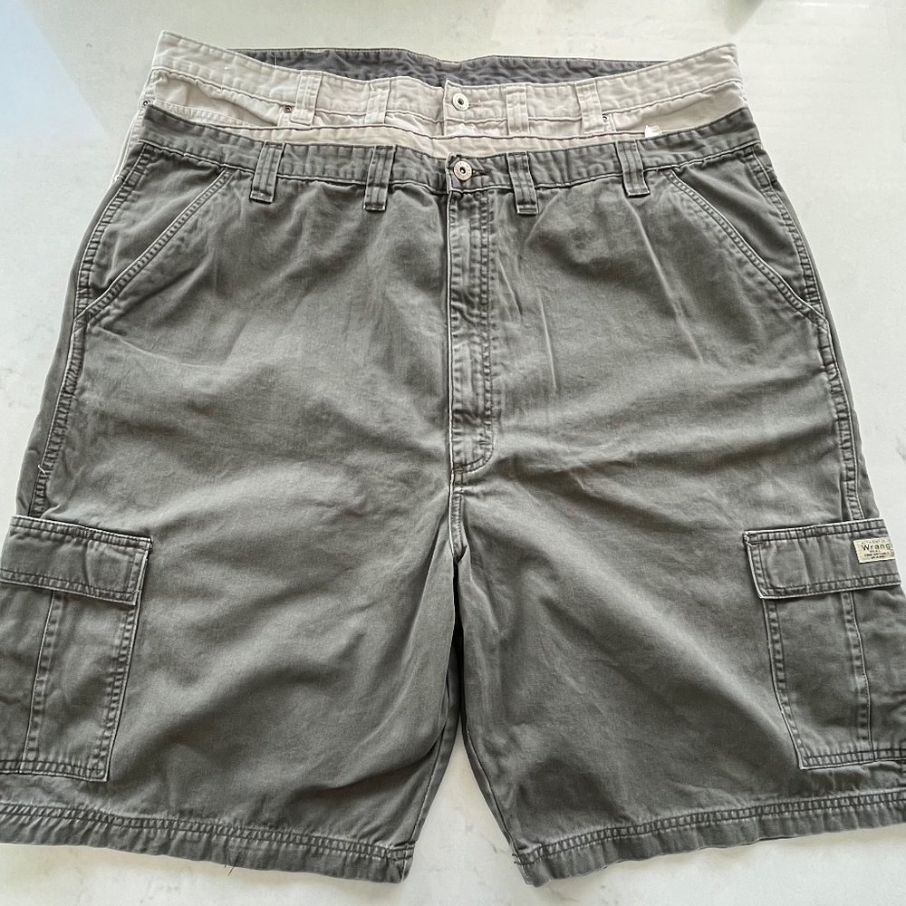 2 Wrangler Shorts Size 46